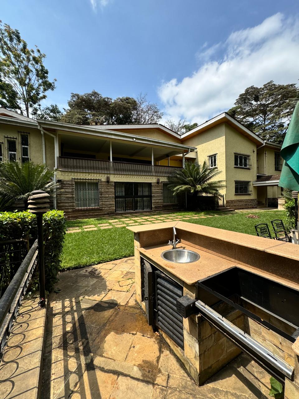 VINTAGE 4 BEDROOM EXPATRIATE HOME IN MUTHAIGA